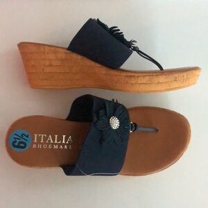 Italian Shoemakers nwt Navy Floral Sandals